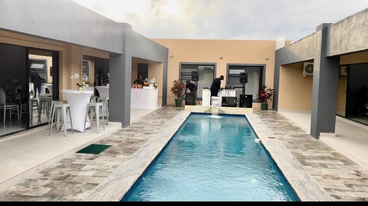 De Lux Villa Bulawayo Exterior photo